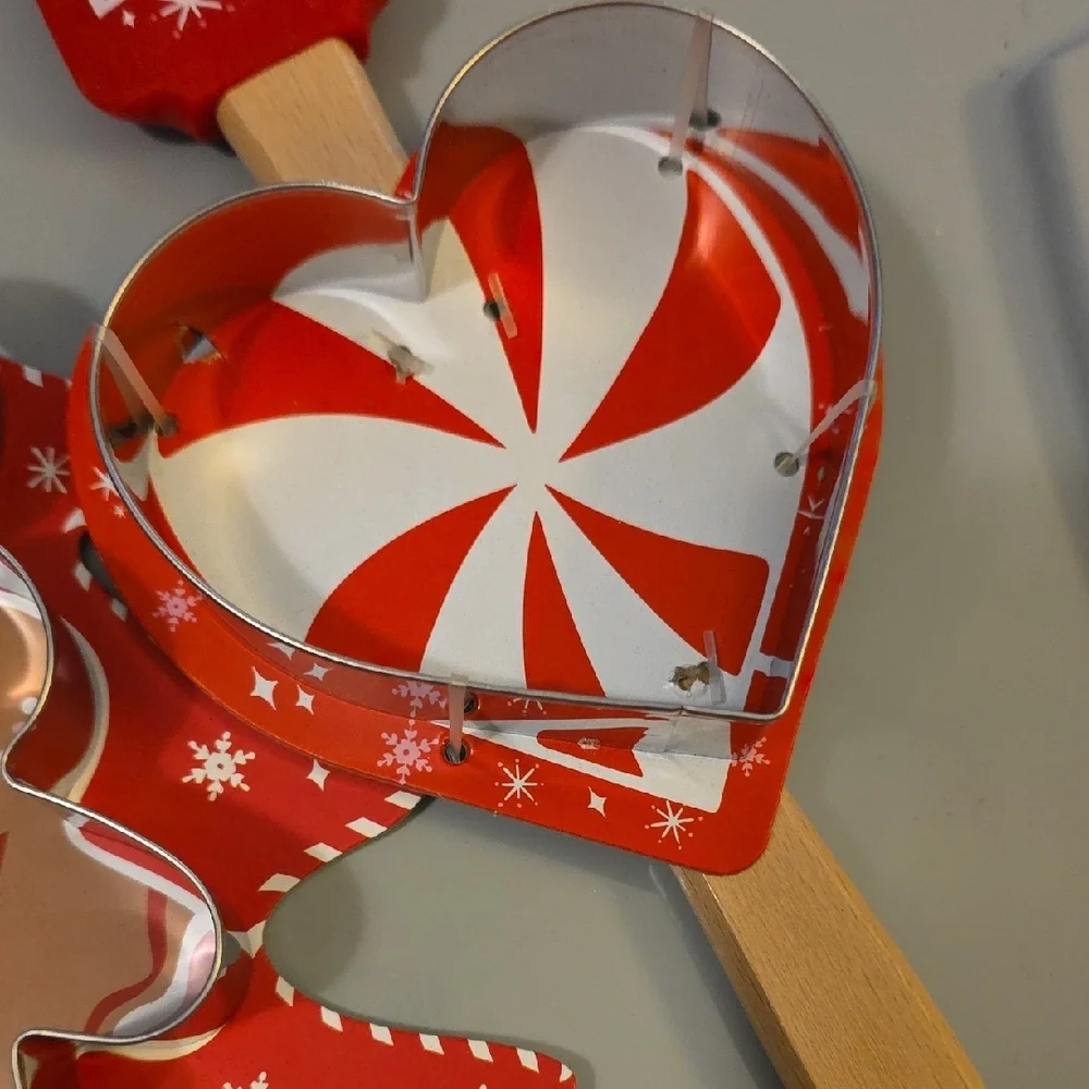 (J64) Dolly Parton Holiday Cookie Cutter Set With Spatula